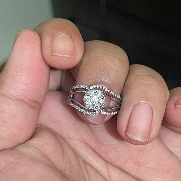 Zales engagement diamond ring 16k white gold. - Picture 6 of 6